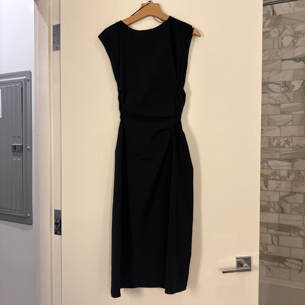 Sleeveless ruched black midi dress